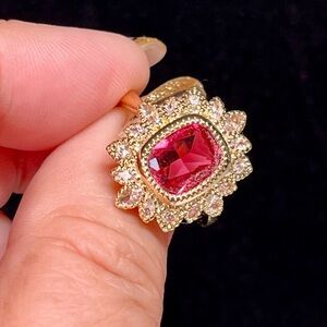 Elegant Gold and Red/Pink Gemstone Ring